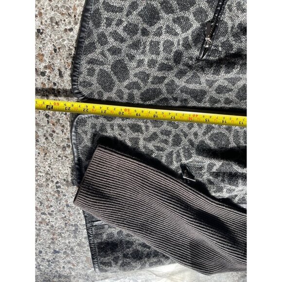 Peter Nygard Womens OX Animal Print Cardigan Sweater Jacket With Zipper & Pocket - Picture 9 of 16